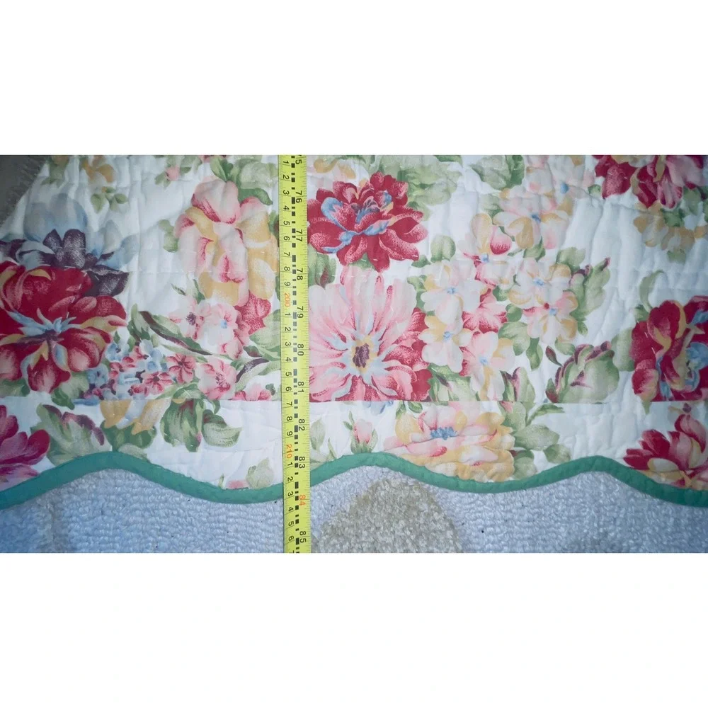 VTG Floral & Reversible Wedding Ring Scalloped Bedspread Quilt 102x83 Multicolor